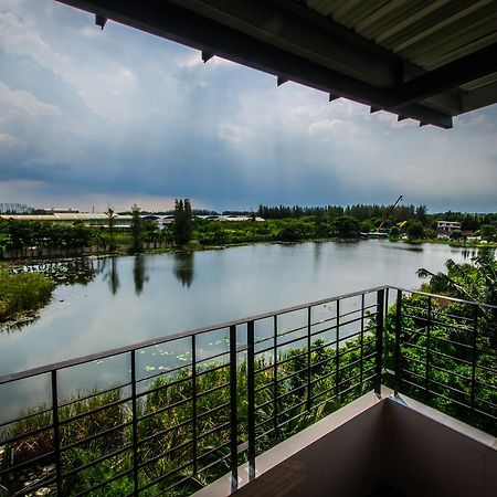 Na Siri Lake View Samut Prakan Exteriör bild