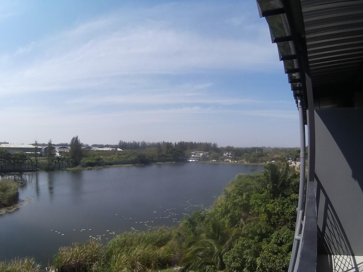 Na Siri Lake View Samut Prakan Exteriör bild